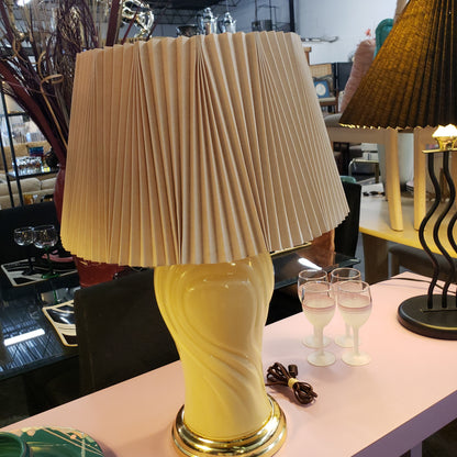 80s CREAM SWIRL LAMP W/ PINCH PLEAT SHADE